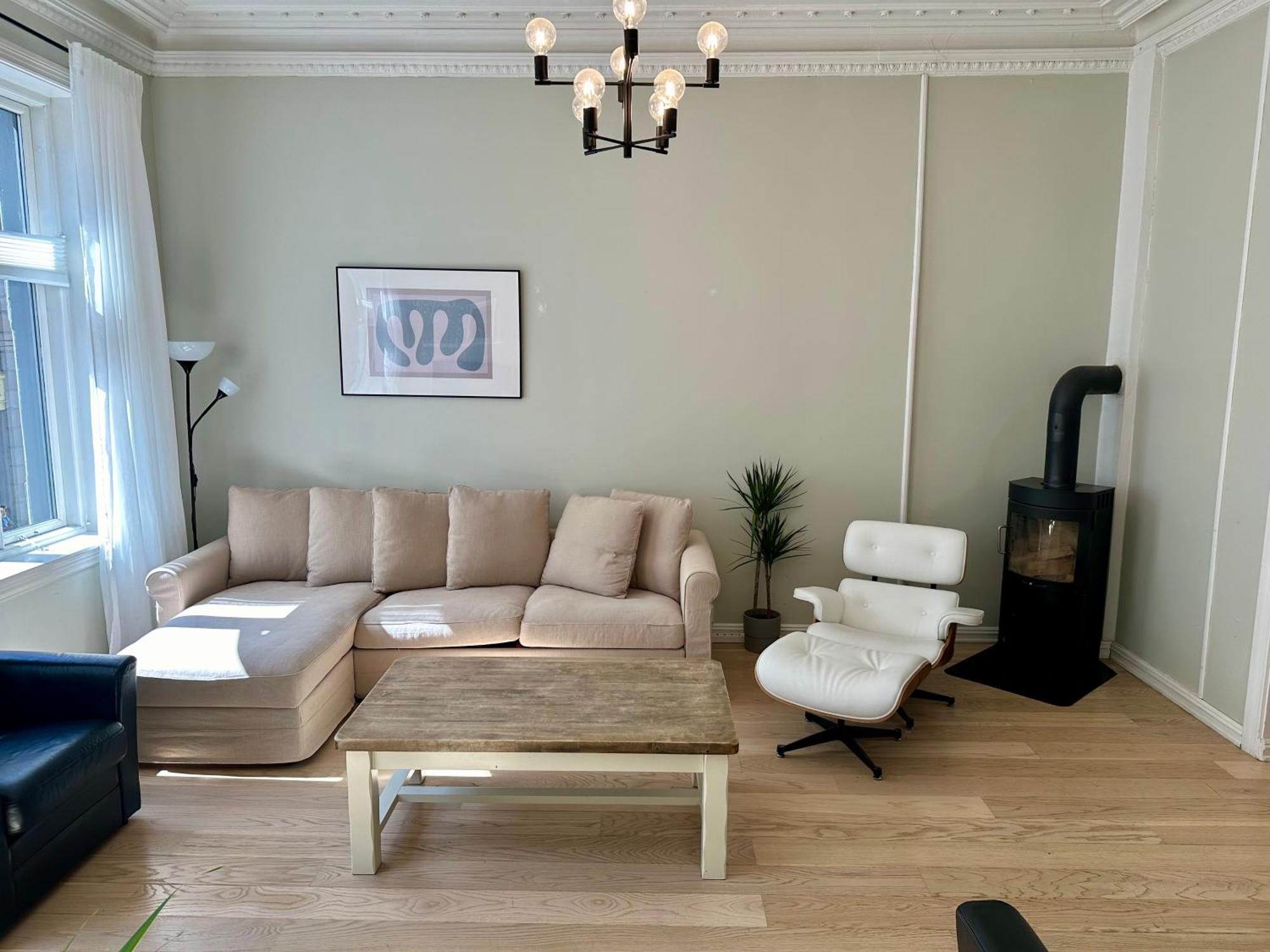 Classical 3 Bedroom, 2 Bath, Minutes From Royal Palace, Main Shopping Street, Restaurants & Downtown Oslo Exterior photo